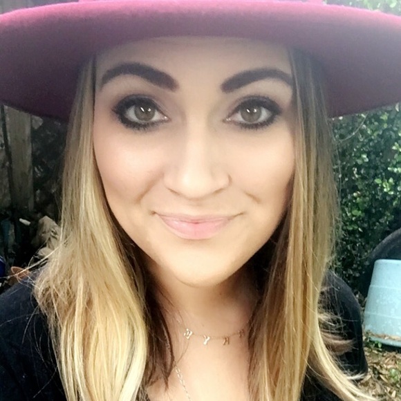 Meet your Posher, Skye - Picture 1 of 1